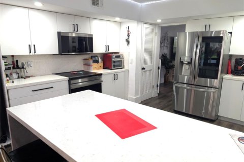 Condominio en venta en Coral Springs, Florida, 3 dormitorios, 145.86 m2 № 2169571 - foto 10