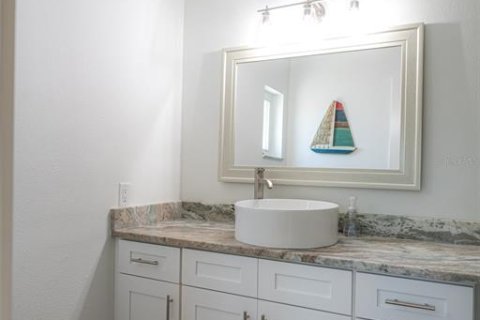 House in Saint Pete Beach, Florida 4 bedrooms, 236.81 sq.m. № 1907450 - photo 21
