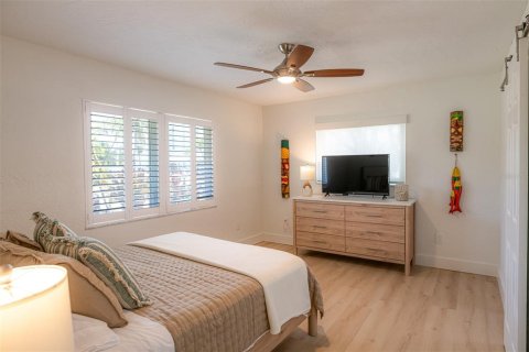 House in Saint Pete Beach, Florida 4 bedrooms, 236.81 sq.m. № 1907450 - photo 18