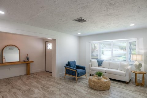 House in Saint Pete Beach, Florida 4 bedrooms, 236.81 sq.m. № 1907450 - photo 8