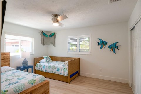 House in Saint Pete Beach, Florida 4 bedrooms, 236.81 sq.m. № 1907450 - photo 26