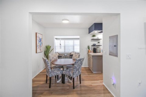 Villa ou maison à louer à Bradenton, Floride: 2 chambres, 105.07 m2 № 2298858 - photo 11