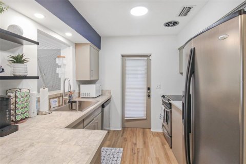 Villa ou maison à louer à Bradenton, Floride: 2 chambres, 105.07 m2 № 2298858 - photo 13