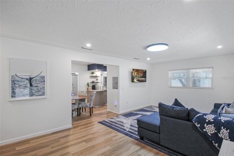 Villa ou maison à louer à Bradenton, Floride: 2 chambres, 105.07 m2 № 2298858 - photo 6
