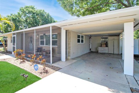 Villa ou maison à louer à Bradenton, Floride: 2 chambres, 105.07 m2 № 2298858 - photo 5