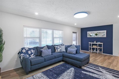 Villa ou maison à louer à Bradenton, Floride: 2 chambres, 105.07 m2 № 2298858 - photo 3