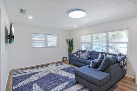 Villa ou maison à louer à Bradenton, Floride: 2 chambres, 105.07 m2 № 2298858 - photo 8