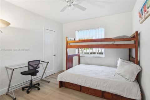 House in Miami, Florida 3 bedrooms, 185.53 sq.m. № 2003466 - photo 10