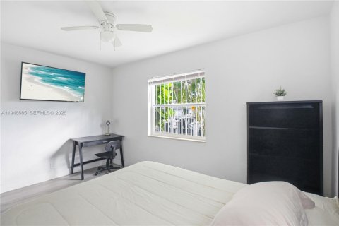 House in Miami, Florida 3 bedrooms, 185.53 sq.m. № 2003466 - photo 9