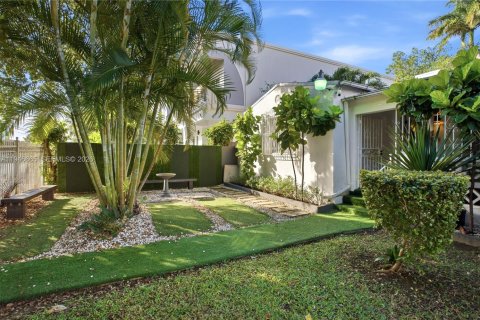 House in Miami, Florida 3 bedrooms, 185.53 sq.m. № 2003466