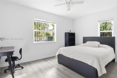 House in Miami, Florida 3 bedrooms, 185.53 sq.m. № 2003466 - photo 8