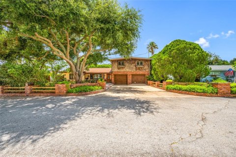 House in Clearwater, Florida 4 bedrooms, 239.97 sq.m. № 2198644