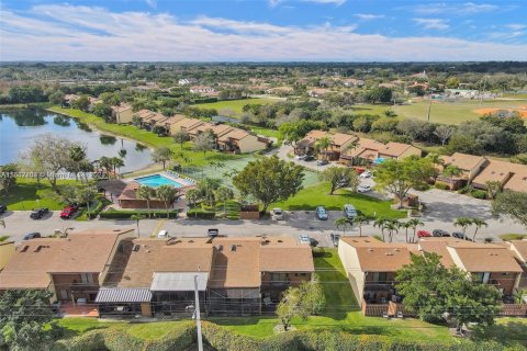 Townhouse in Davie, Florida 2 bedrooms, 123.19 sq.m. № 1692952 - photo 1