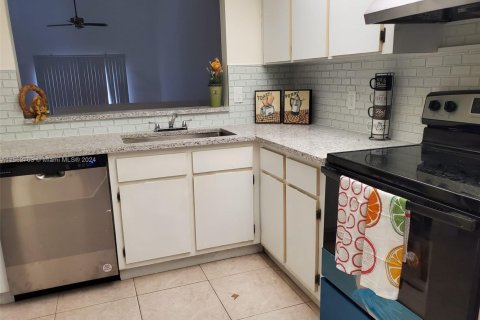 Townhouse in Davie, Florida 2 bedrooms, 123.19 sq.m. № 1692952 - photo 3