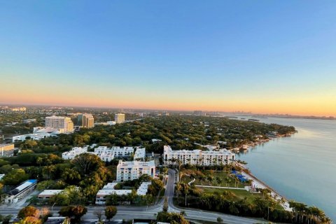 Condo in Miami, Florida, 2 bedrooms № 2076506 - photo 3