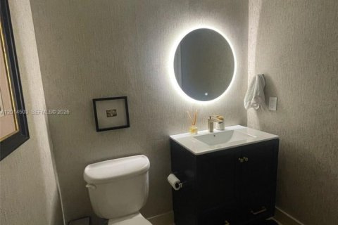 Condo in Miami, Florida, 2 bedrooms № 2076506 - photo 13