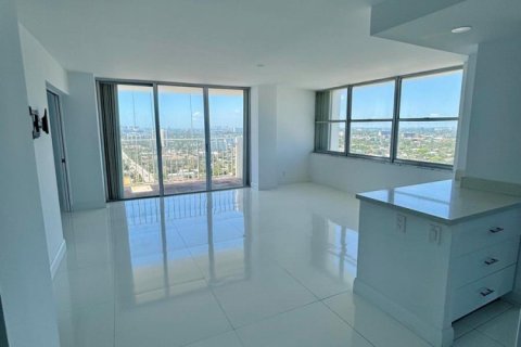 Condo à Pompano Beach, Floride, 2 chambres  № 2171946