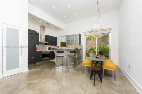 Touwnhouse à vendre à Miami Beach, Floride: 3 chambres, 146.23 m2 № 2056344 - photo 7
