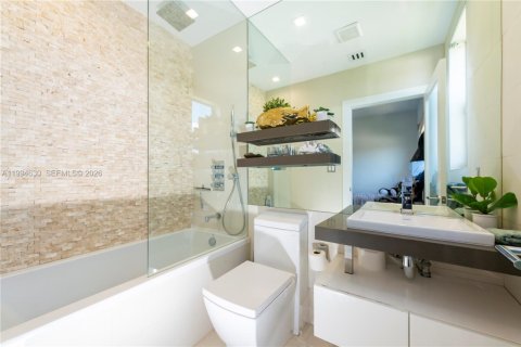 Touwnhouse à vendre à Miami Beach, Floride: 3 chambres, 146.23 m2 № 2056344 - photo 13
