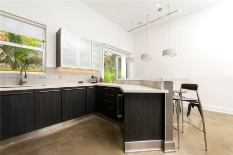 Touwnhouse à vendre à Miami Beach, Floride: 3 chambres, 146.23 m2 № 2056344 - photo 6