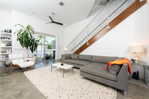 Touwnhouse à vendre à Miami Beach, Floride: 3 chambres, 146.23 m2 № 2056344 - photo 2