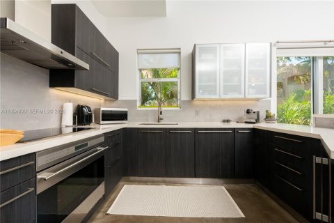 Touwnhouse à vendre à Miami Beach, Floride: 3 chambres, 146.23 m2 № 2056344 - photo 4