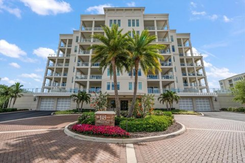 Condominio en venta en Belleair, Florida, 3 dormitorios, 218.13 m2 № 1722767 - foto 1