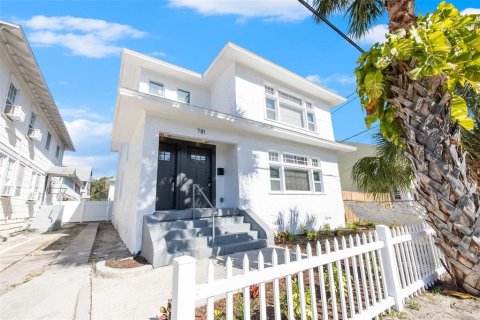 Immobilier commercial à Saint Petersburg, Floride 8 chambres, 244.43 m2 № 2131339