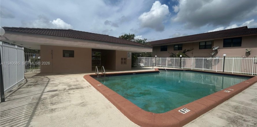 Таунхаус в Хайалиа, Флорида 3 спальни, 130.06м2 № 1997760