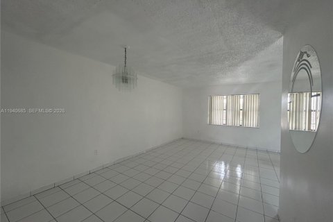 Купить таунхаус в Хайалиа, Флорида 3 спальни, 130.06м2, № 1997760 - фото 4