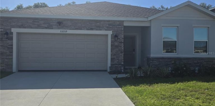 House in Sorrento, Florida 4 bedrooms, 206.34 sq.m. № 2214045