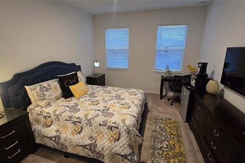 House in Sorrento, Florida 4 bedrooms, 206.34 sq.m. № 2214045 - photo 8