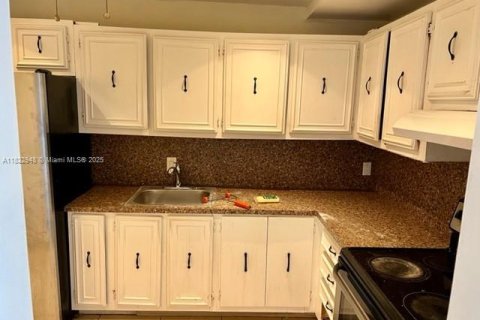 Copropriété à louer à Lauderdale Lakes, Floride: 3 chambres, 115.2 m2 № 1787182 - photo 12
