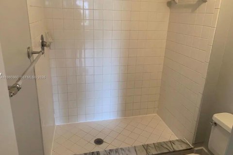 Condominio en alquiler en Sunrise, Florida, 2 dormitorios, 95.13 m2 № 2043804 - foto 12