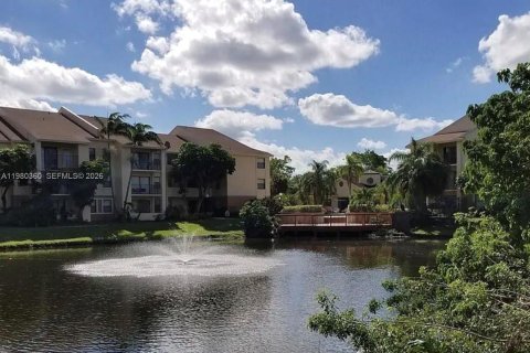 Condominio en Sunrise, Florida, 2 dormitorios  № 2043804