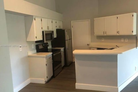 Condominio en alquiler en Sunrise, Florida, 2 dormitorios, 95.13 m2 № 2043804 - foto 4