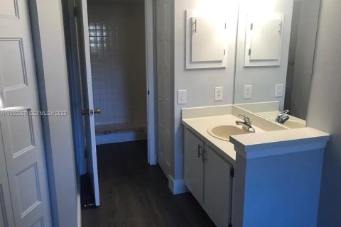 Condominio en alquiler en Sunrise, Florida, 2 dormitorios, 95.13 m2 № 2043804 - foto 13