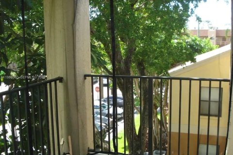 Condominio en alquiler en Sunrise, Florida, 2 dormitorios, 95.13 m2 № 2043804 - foto 11