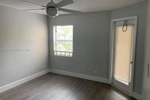 Condominio en alquiler en Sunrise, Florida, 2 dormitorios, 95.13 m2 № 2043804 - foto 9