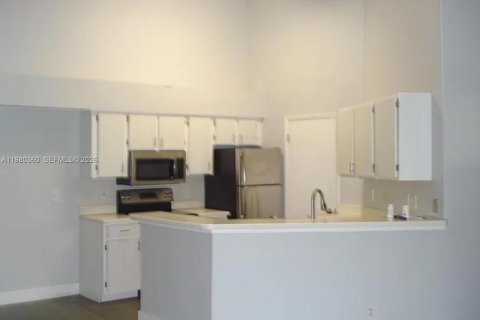 Condominio en alquiler en Sunrise, Florida, 2 dormitorios, 95.13 m2 № 2043804 - foto 3