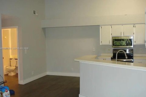 Condominio en alquiler en Sunrise, Florida, 2 dormitorios, 95.13 m2 № 2043804 - foto 5