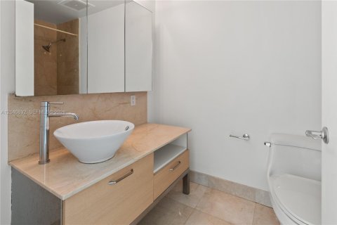 Condo in Miami, Florida, 2 bedrooms  № 2088119 - photo 16