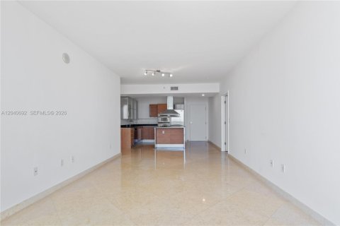 Condo in Miami, Florida, 2 bedrooms  № 2088119 - photo 3