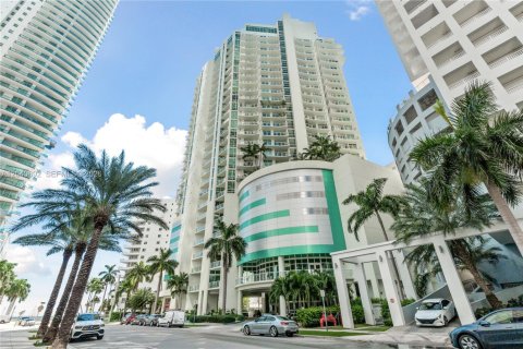 Condo in Miami, Florida, 2 bedrooms  № 2088119 - photo 19