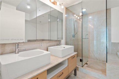 Condo in Miami, Florida, 2 bedrooms  № 2088119 - photo 11