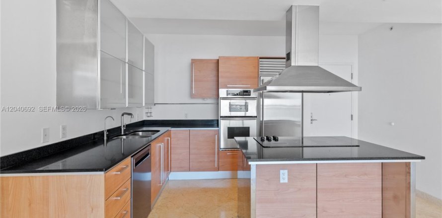 Condo in Miami, Florida, 2 bedrooms  № 2088119