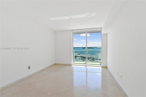 Condo in Miami, Florida, 2 bedrooms  № 2088119 - photo 15