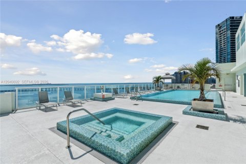 Condo in Miami, Florida, 2 bedrooms  № 2088119 - photo 22