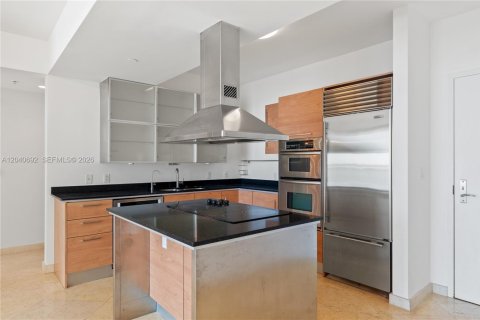 Condo in Miami, Florida, 2 bedrooms  № 2088119 - photo 2
