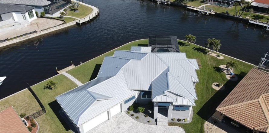 House in Punta Gorda, Florida 3 bedrooms, 232.72 sq.m. № 1723502